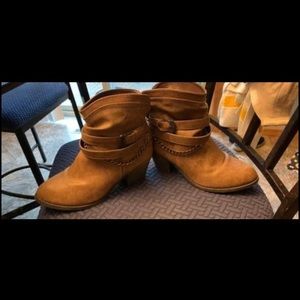 Iightly worn cowboy boots with a rubber sole